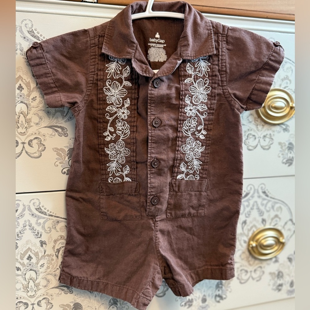 💥4/$20💥 🤎🌸 Baby Gap Brown Embroidered Baby Girl Romper Size 3-6 Months